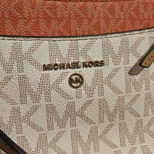 Jet set charm logo medium top zip pochette crossbody